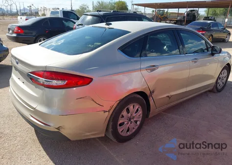 2019 Ford Fusion S z USA, uszkodzony, nr VIN 3FA6P0G77KR232824
